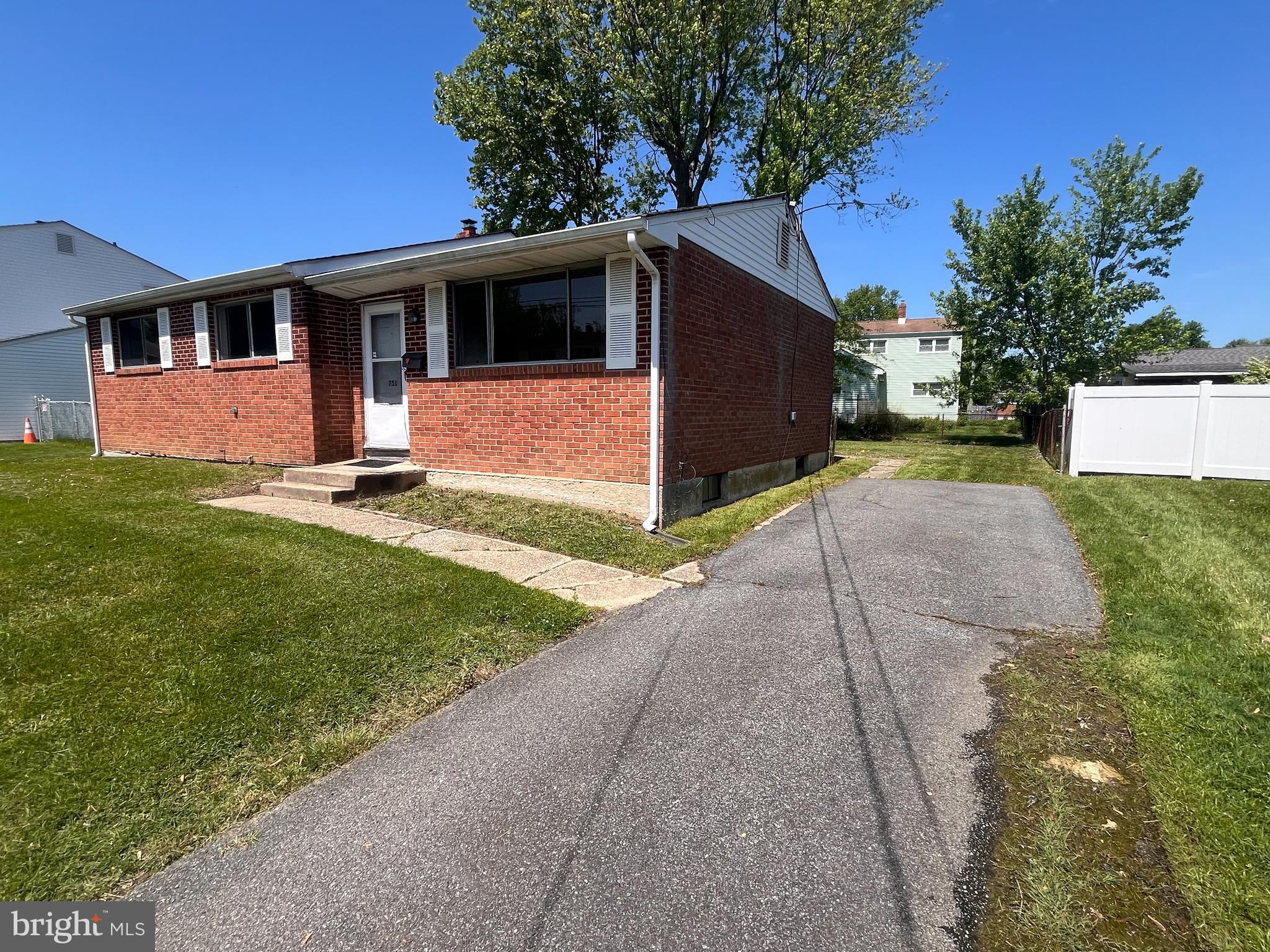 751 W 11th