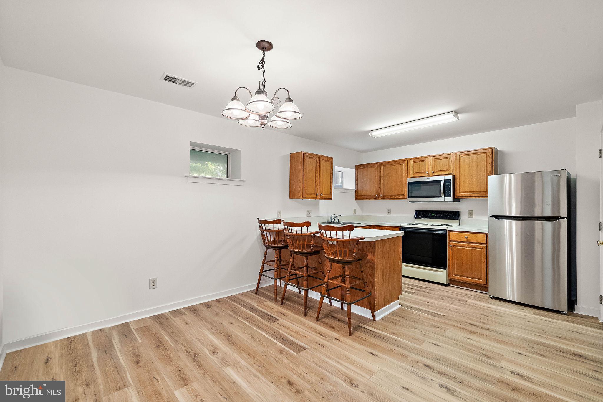 4002 Eastview Ln #4002