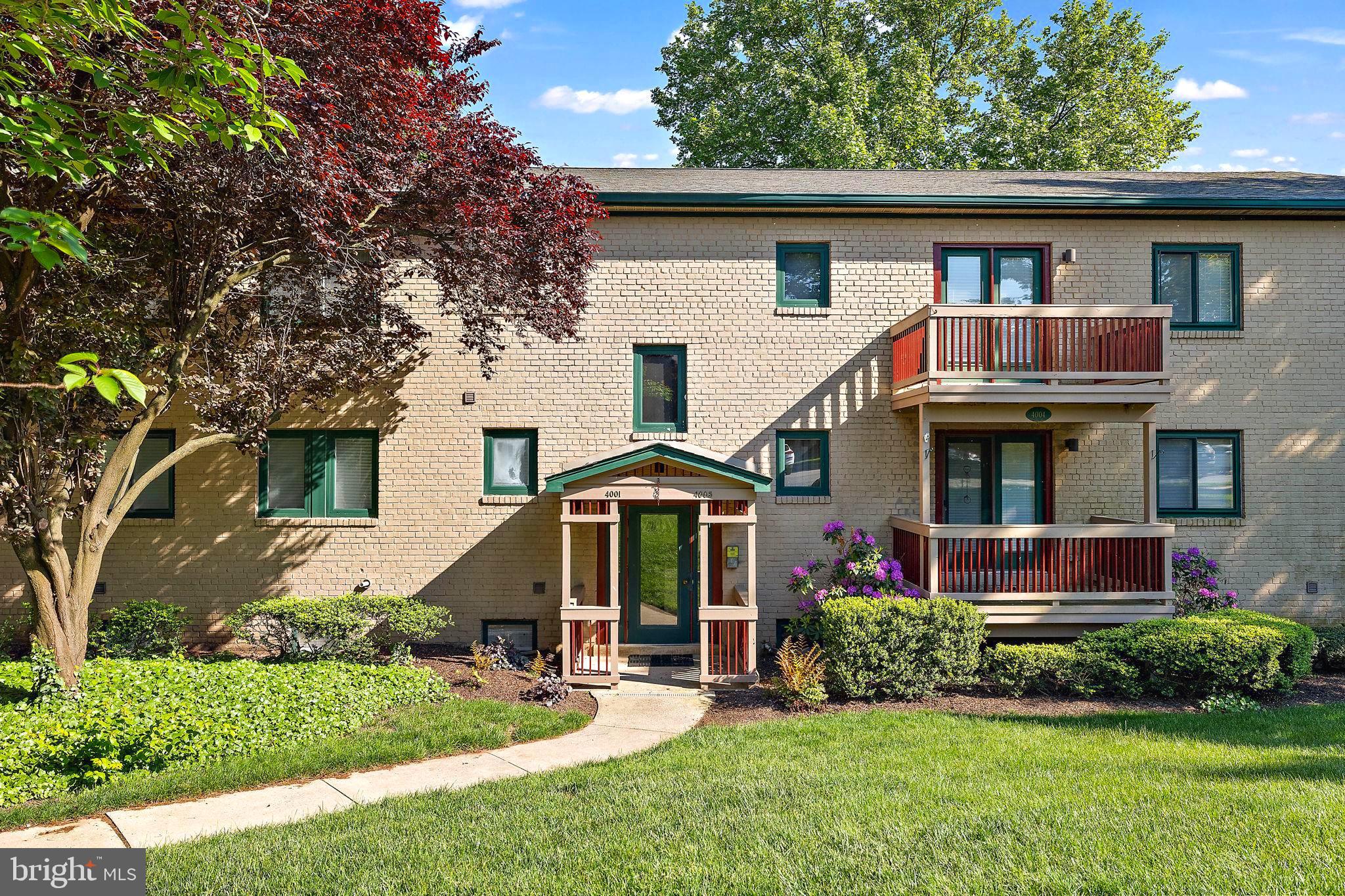 4002 Eastview Ln #4002