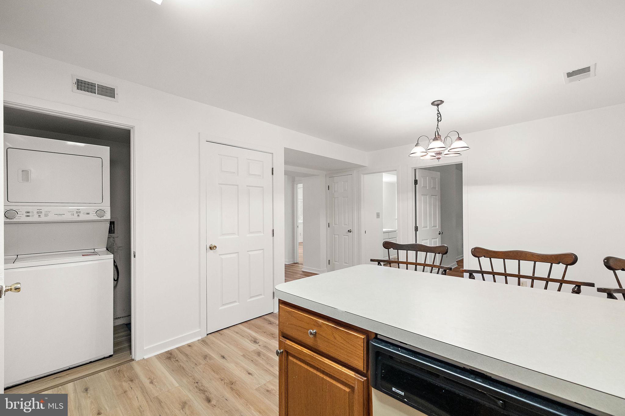 4002 Eastview Ln #4002