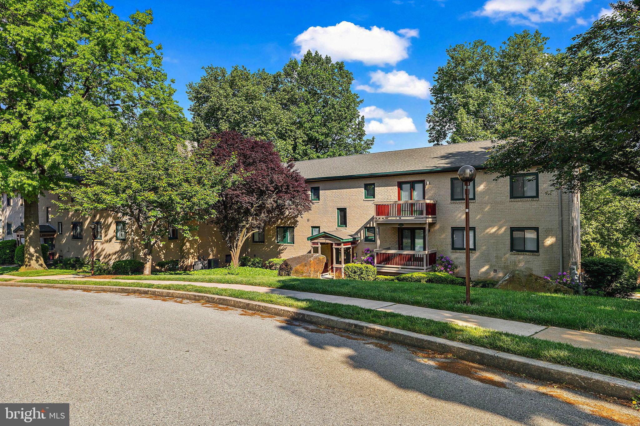 4002 Eastview Ln #4002