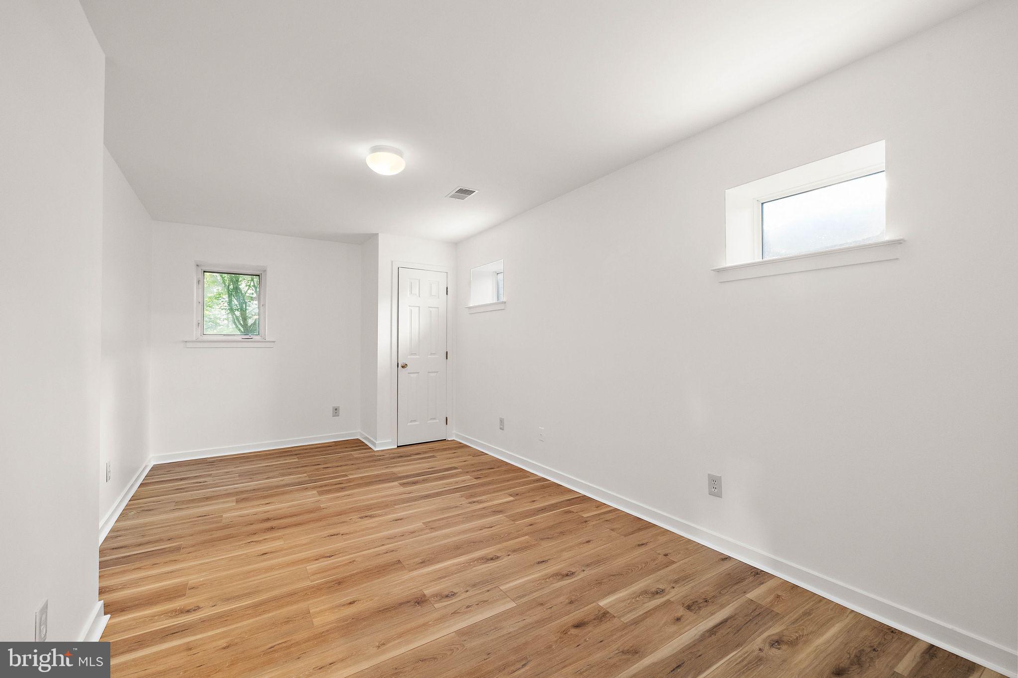 4002 Eastview Ln #4002