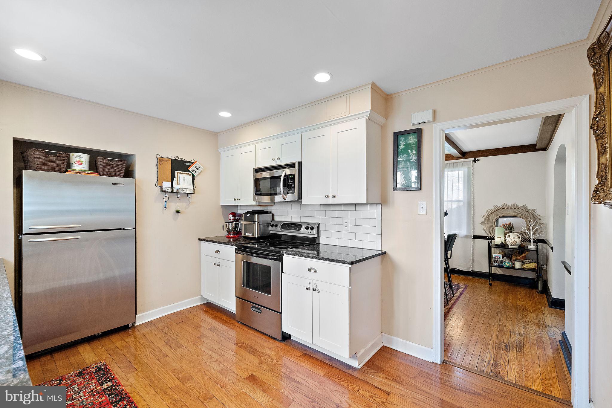 823 Woodsdale Rd