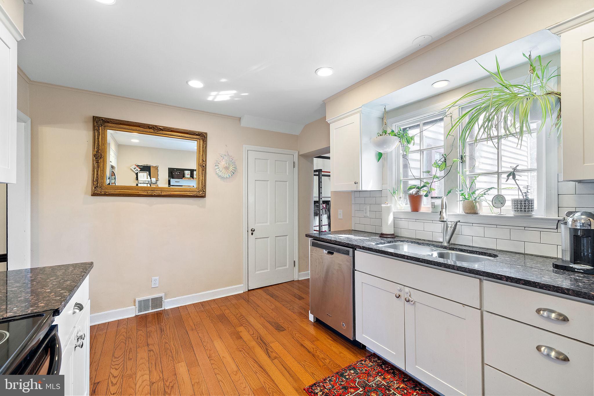 823 Woodsdale Rd
