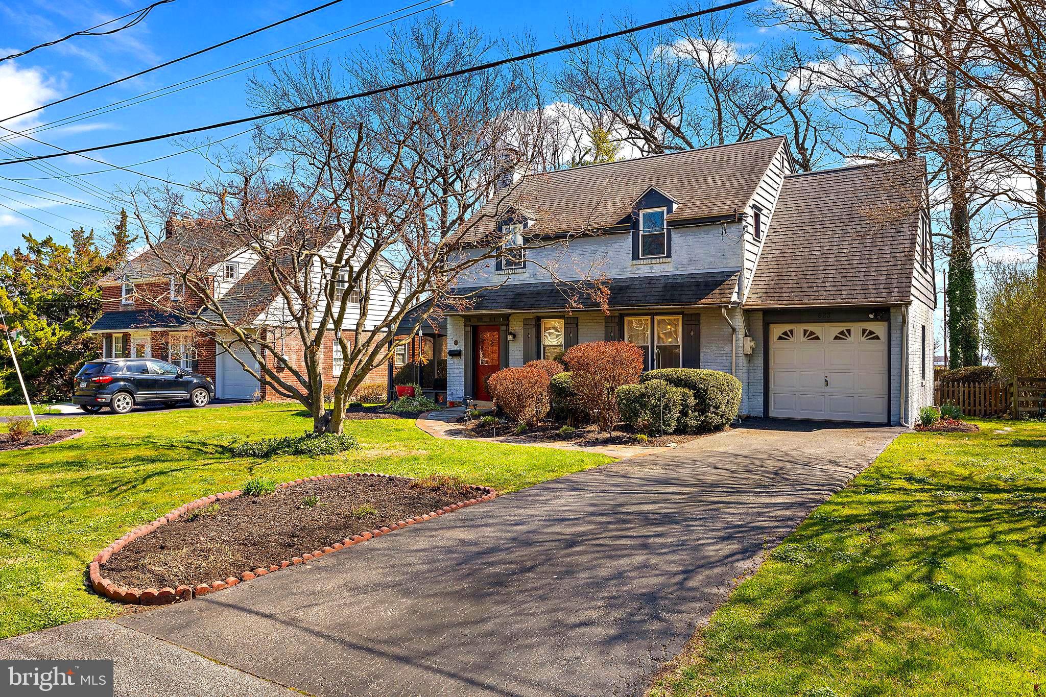 823 Woodsdale Rd