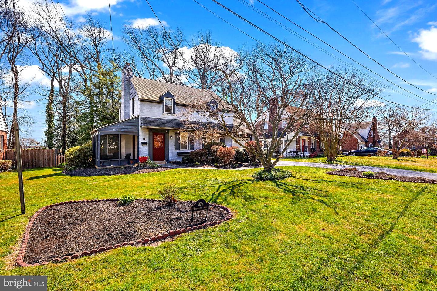 823 Woodsdale Rd