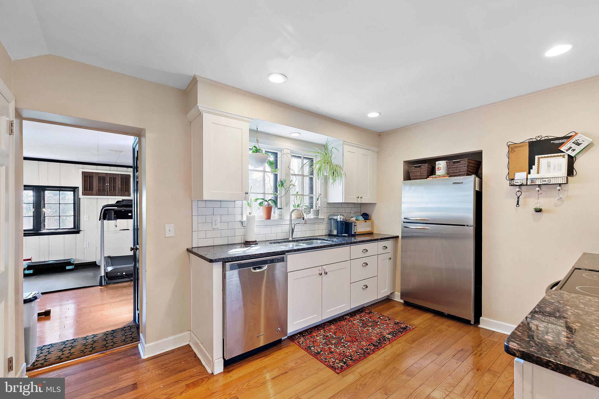 823 Woodsdale Rd