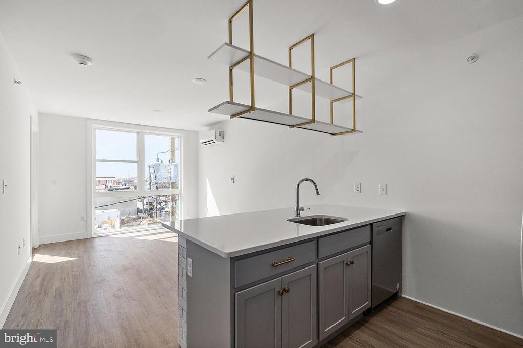 15 W GIRARD #302