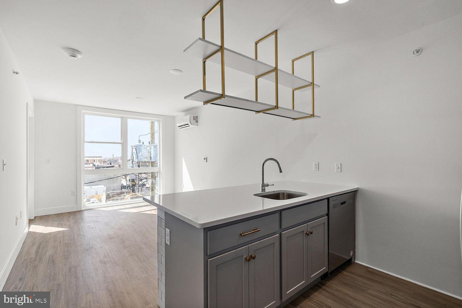 15 W GIRARD #302