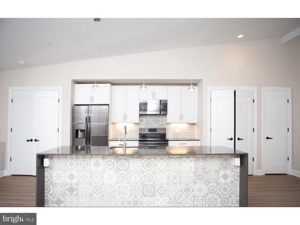 216 W 9TH ST #203