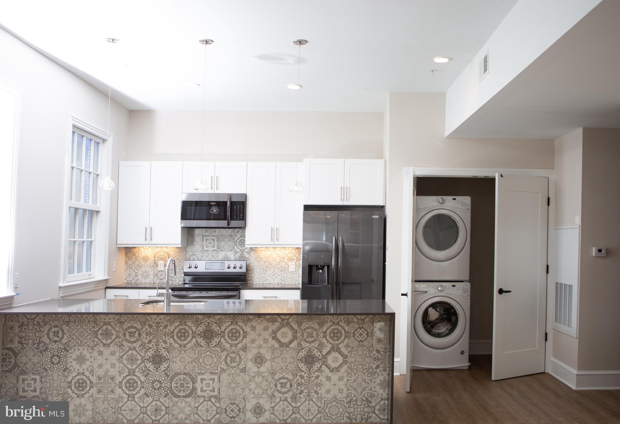 216 W 9TH ST #301