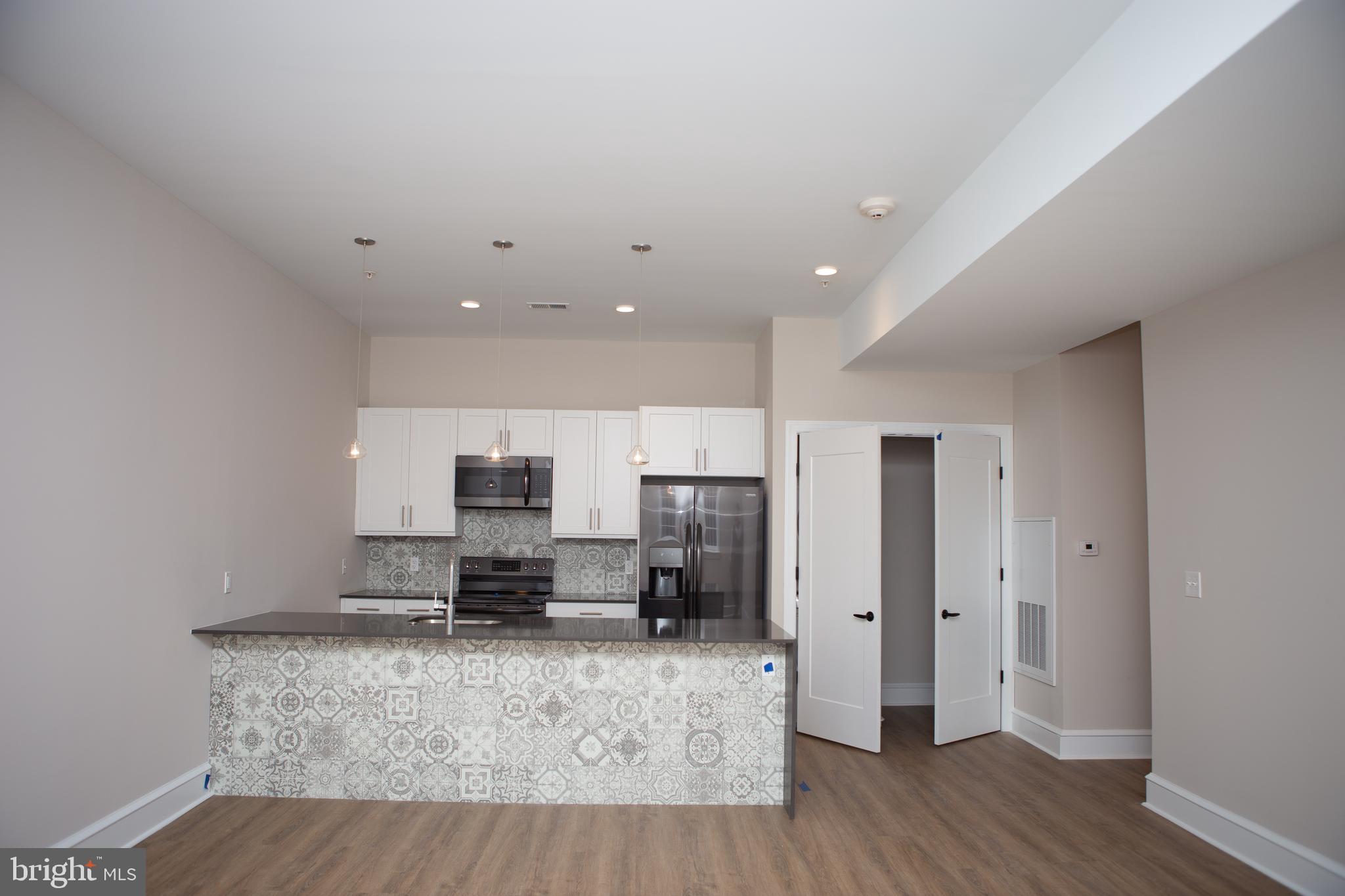 216 W 9TH ST #301