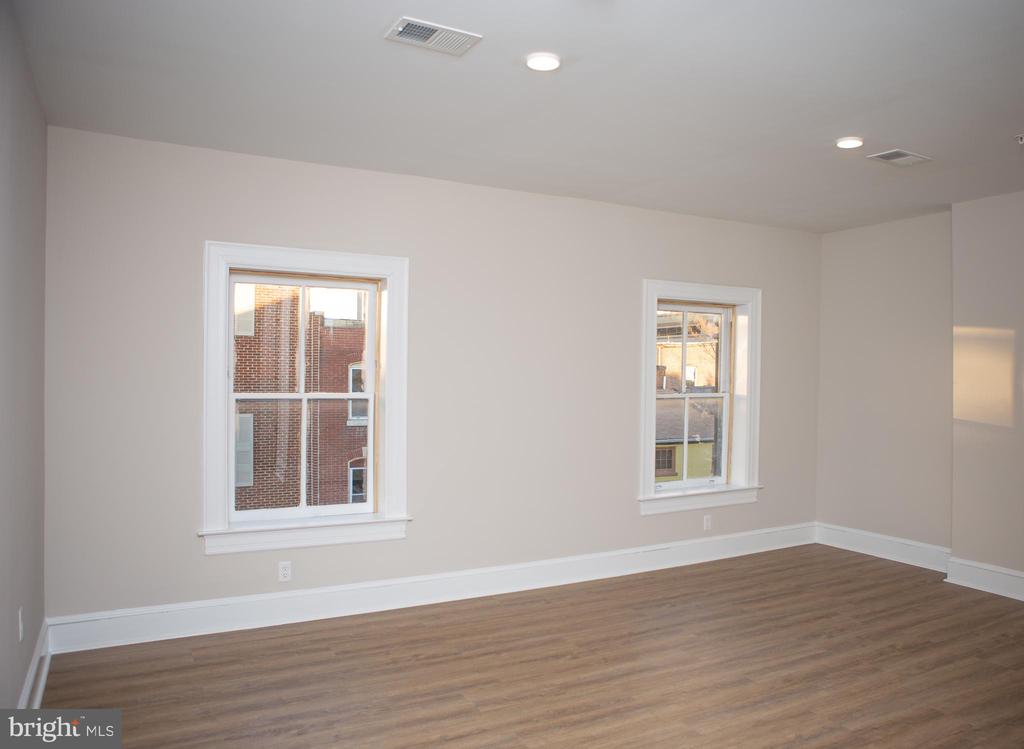 216 W 9TH ST #301