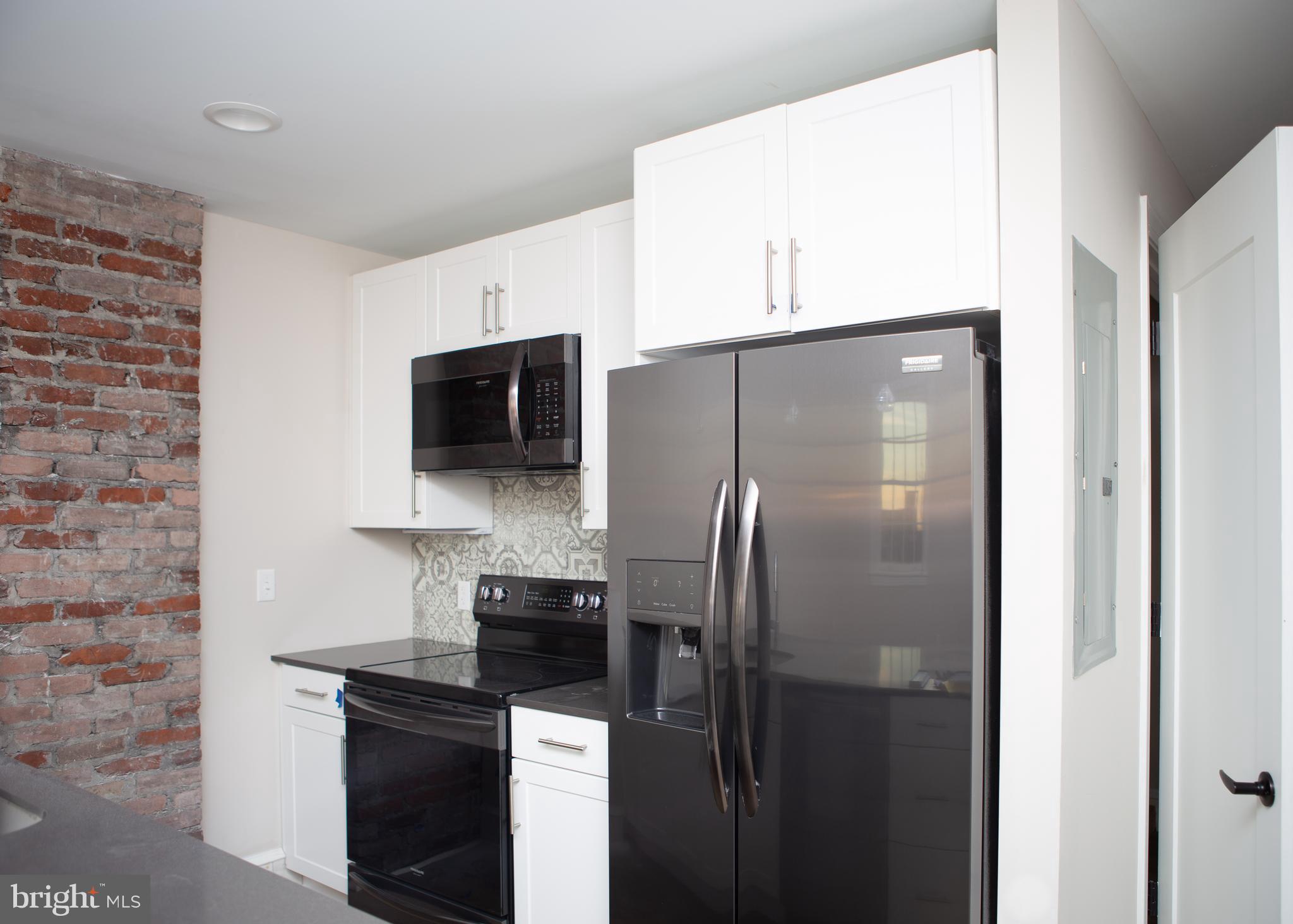 216 W 9TH ST #301