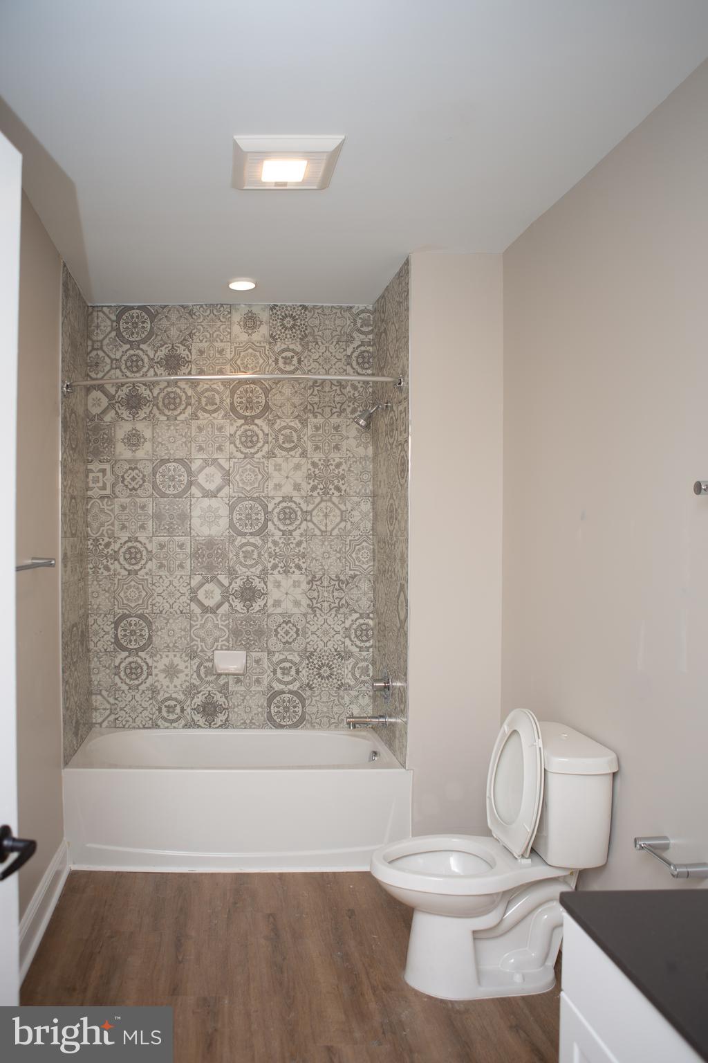 216 W 9TH ST #301