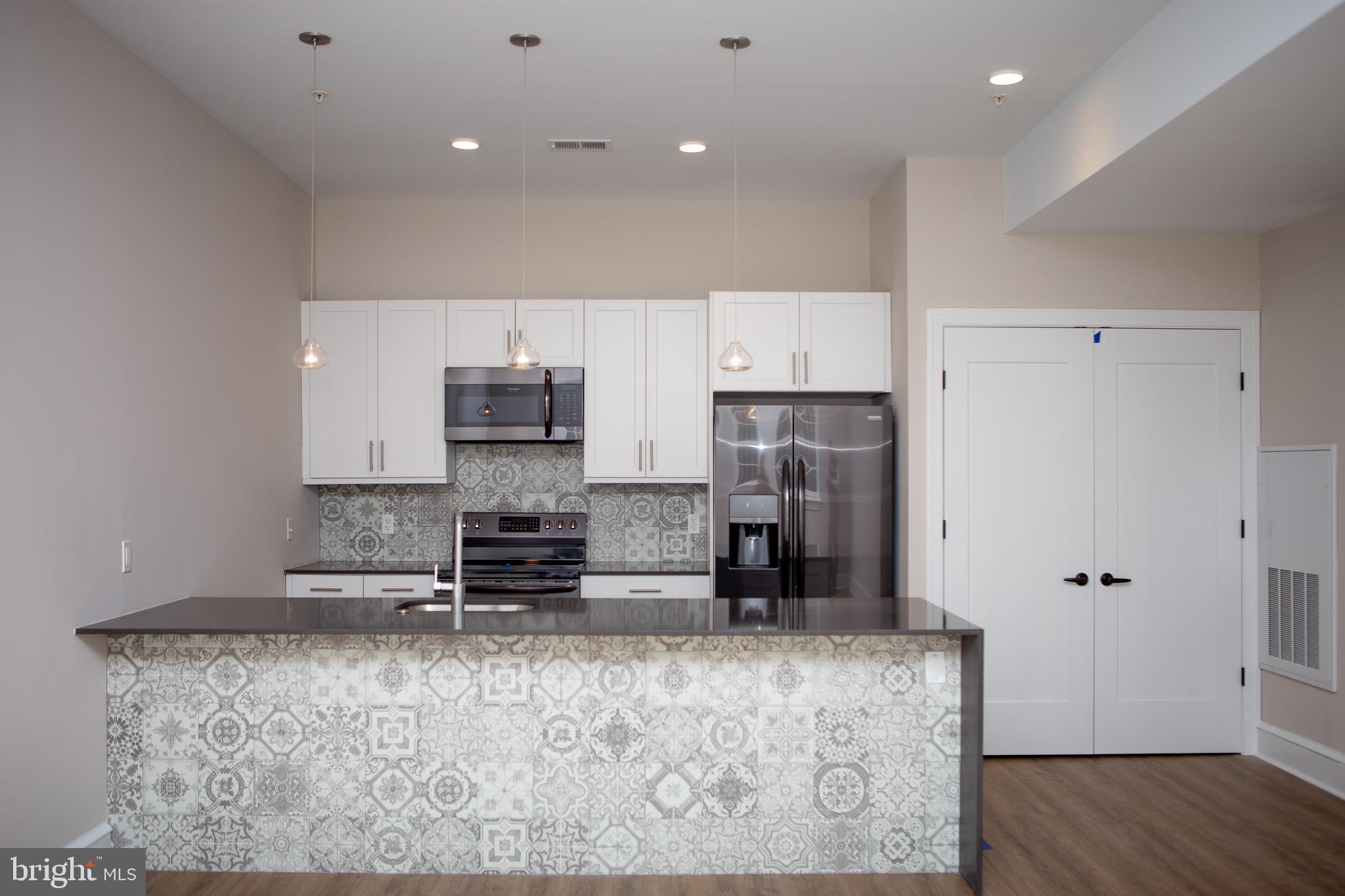 216 W 9TH ST #301