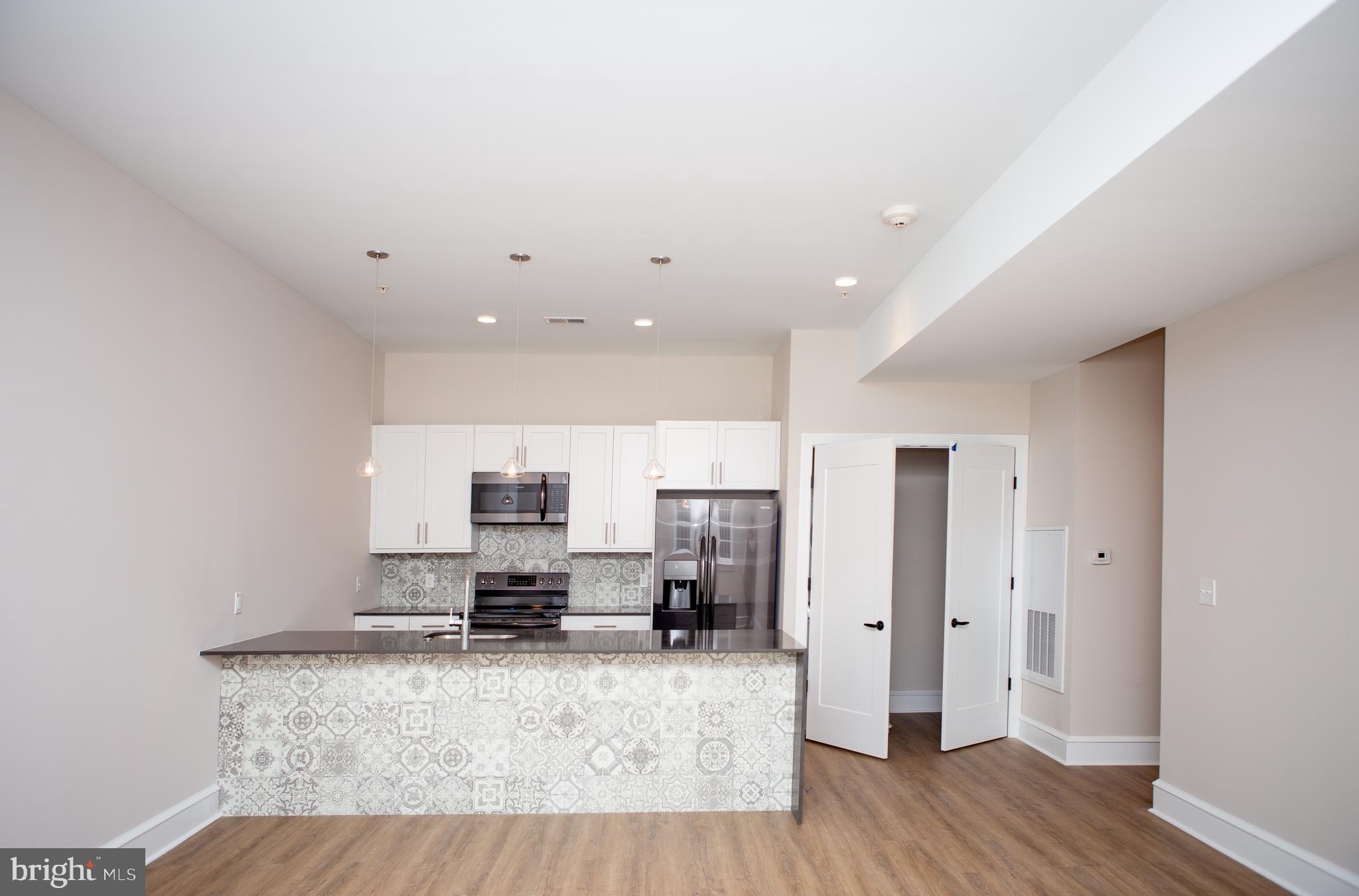 216 W 9TH ST #301