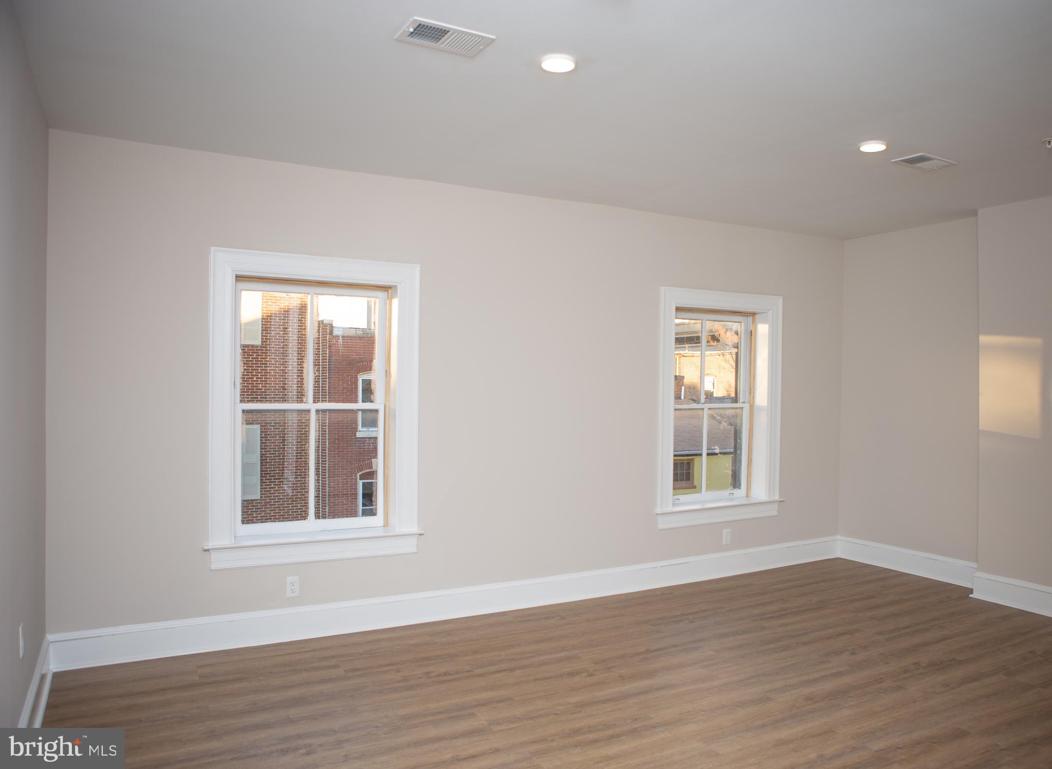 216 W 9TH ST #301