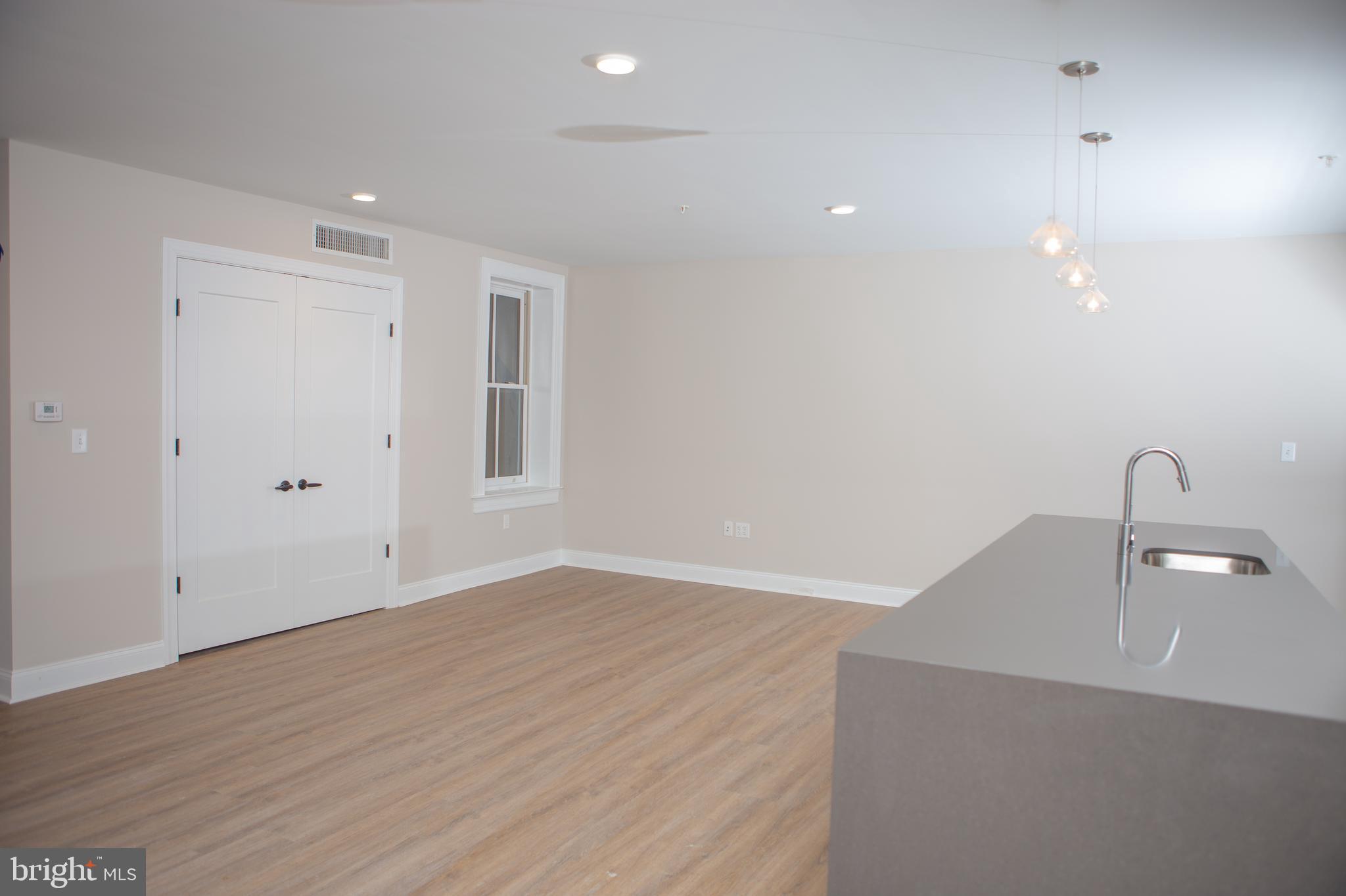 216 W 9TH ST #301