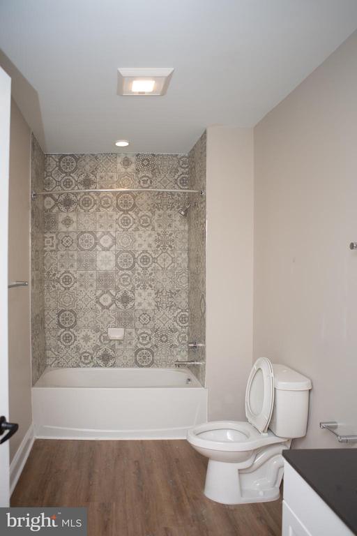 216 W 9TH ST #301