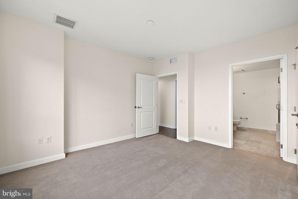 105-UNIT CHRISTINA LANDING DR #1903