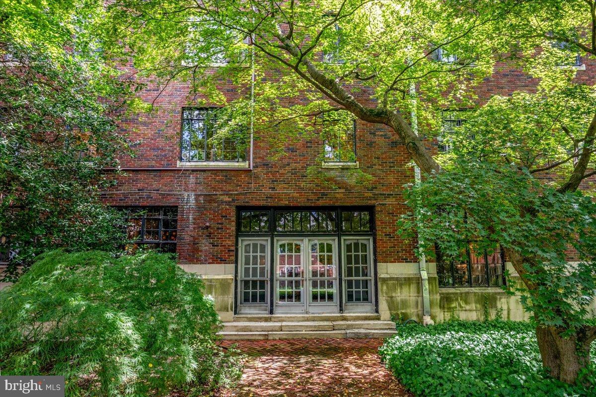 1305 Broom St #201