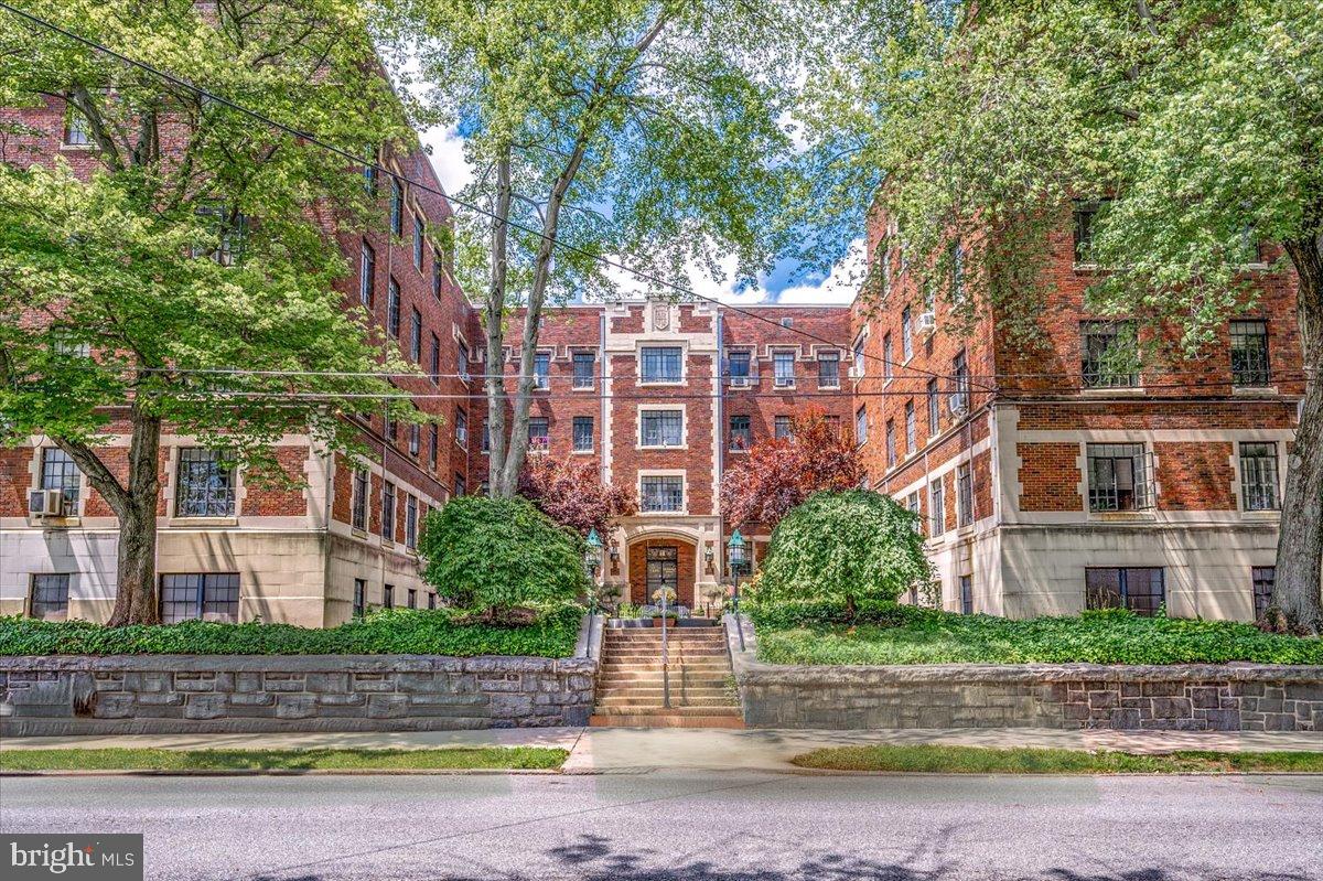 1305 Broom St #201