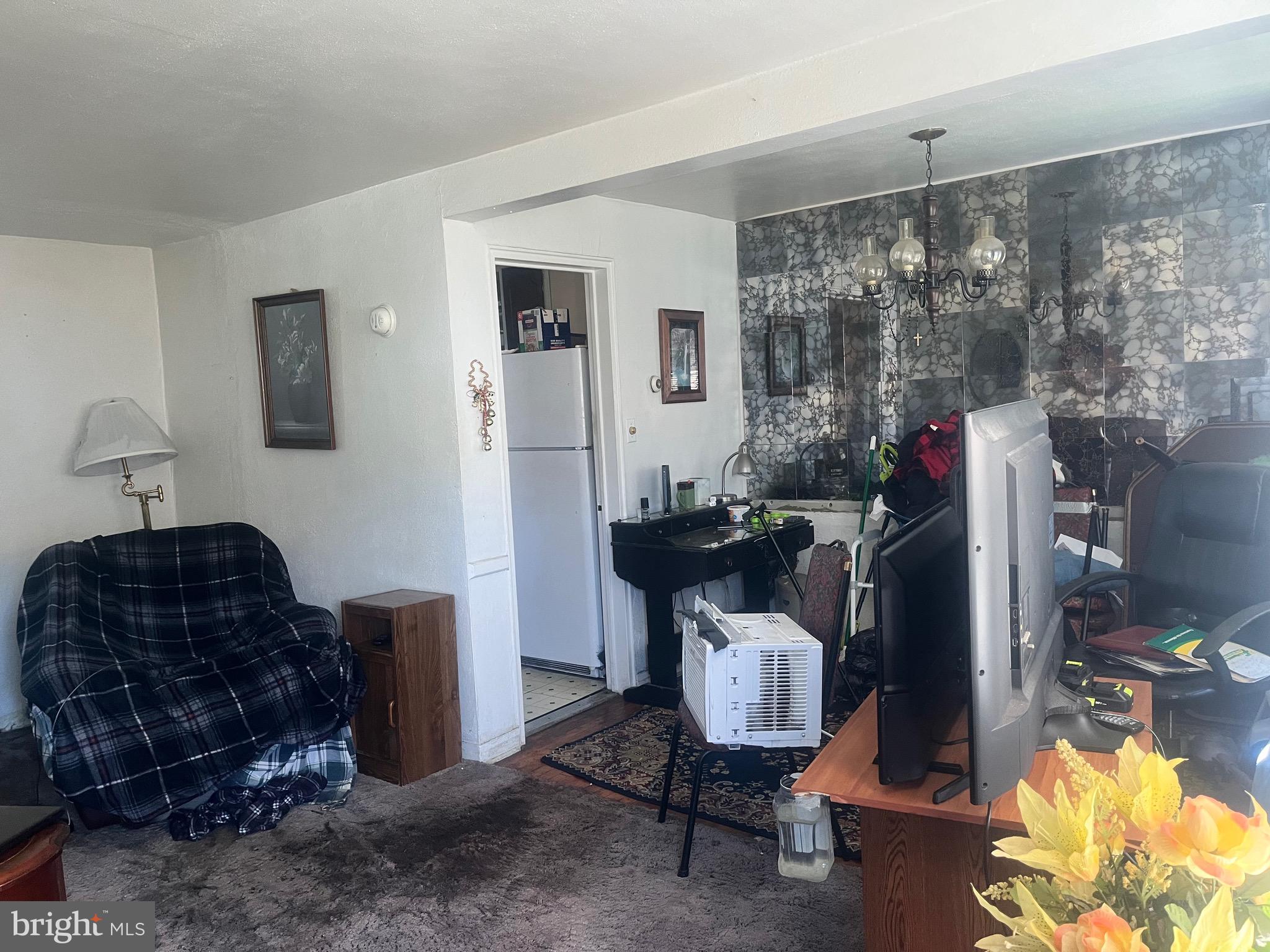 1327 Cypress Ave