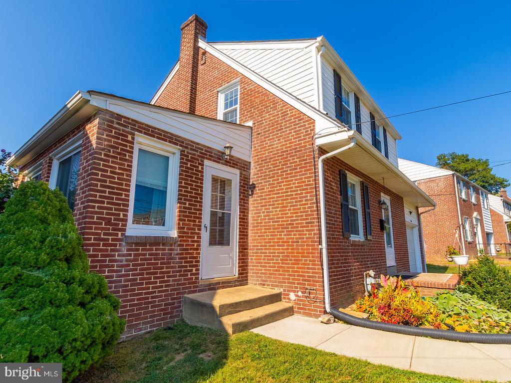 204 Becker Ave