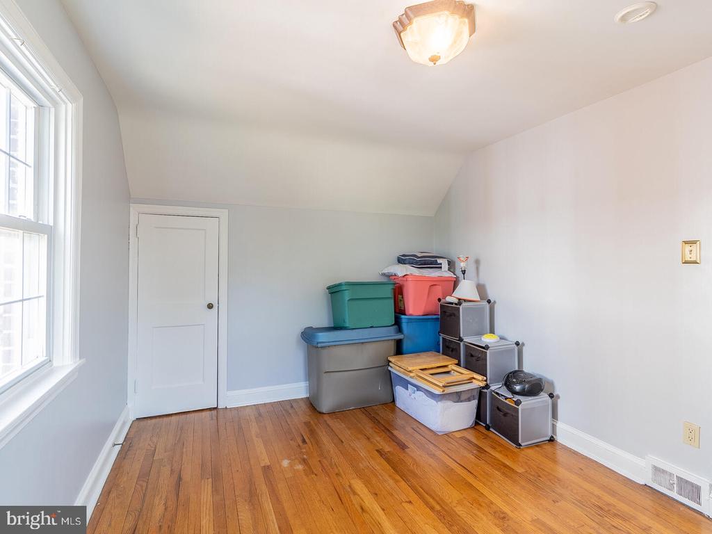 204 Becker Ave