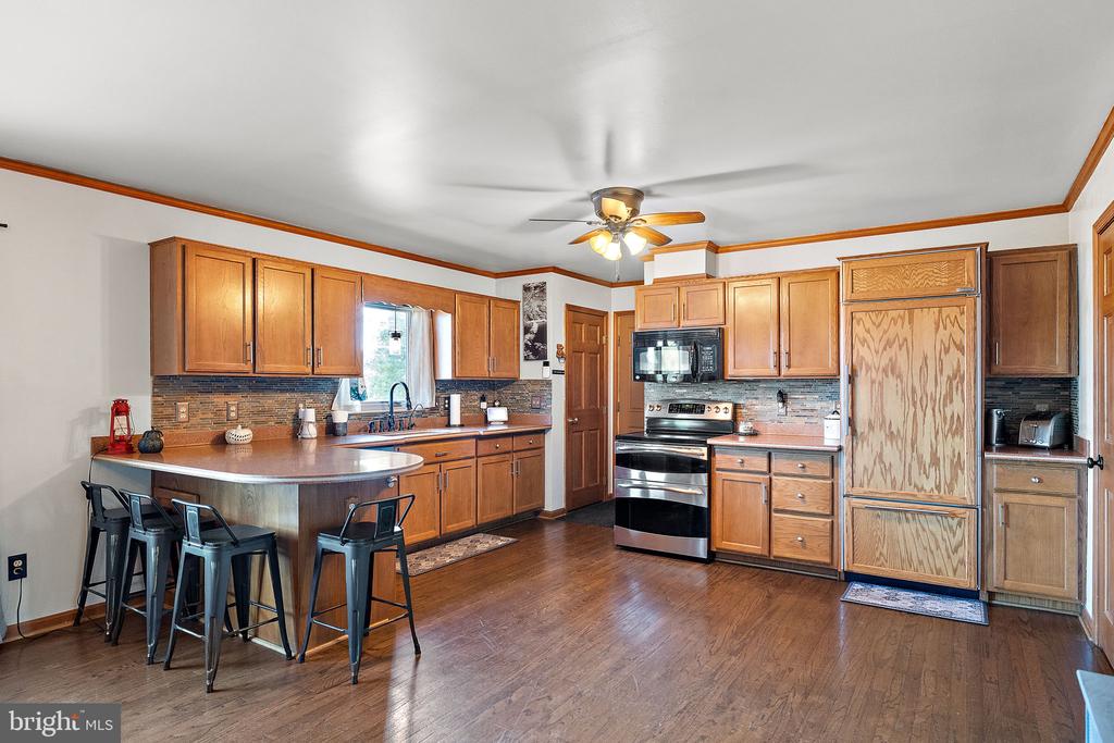 208 Manor Dr