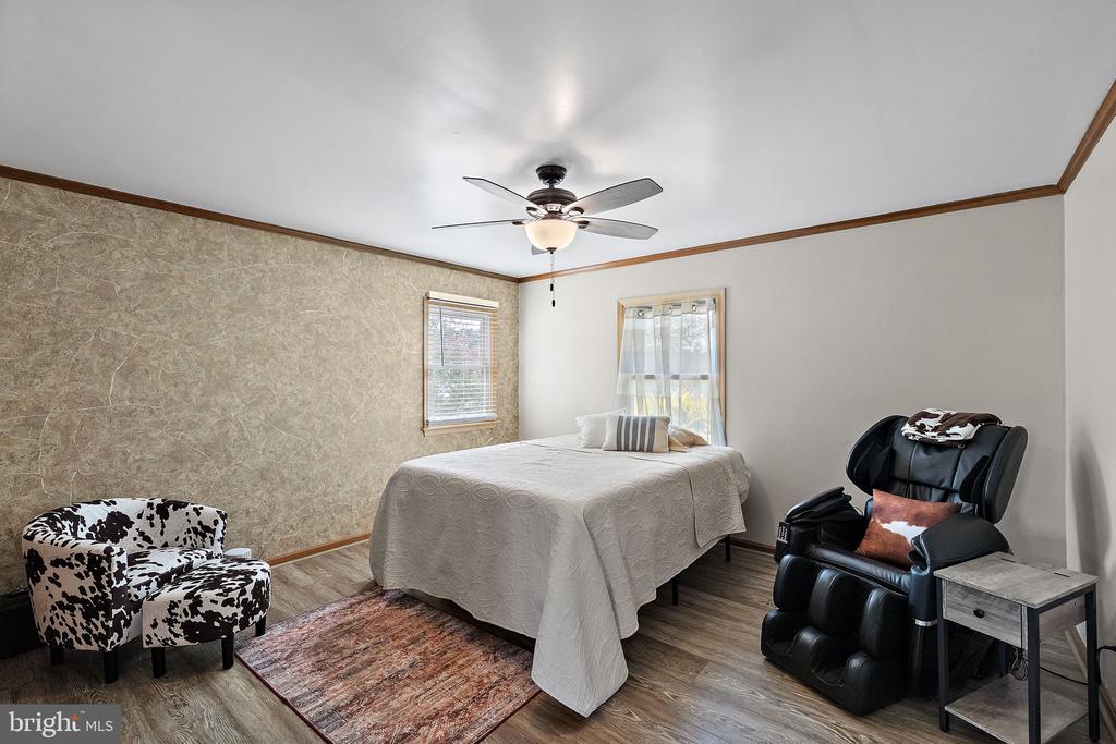 208 Manor Dr