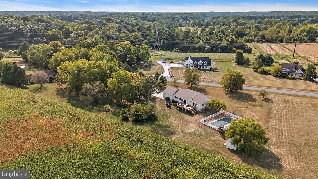 208 Manor Dr