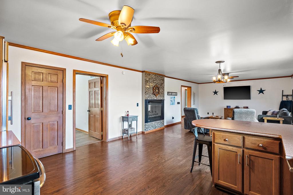 208 Manor Dr