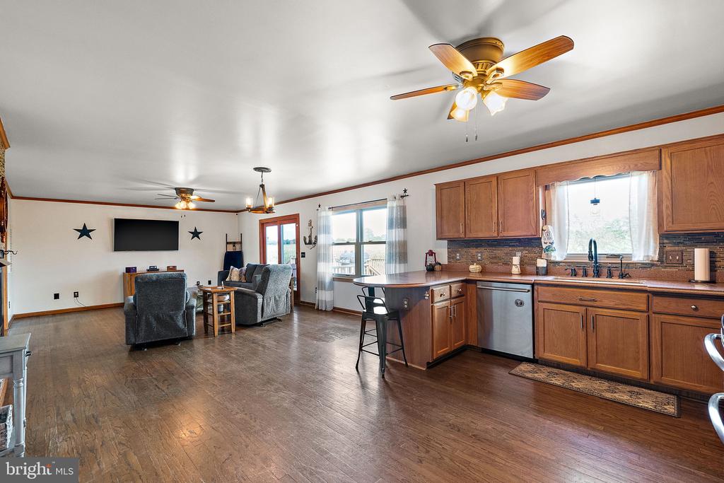 208 Manor Dr