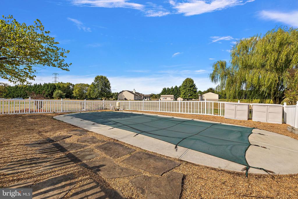 208 Manor Dr