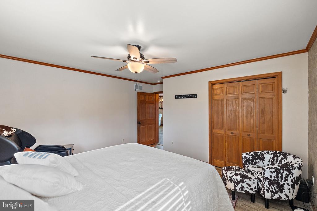 208 Manor Dr