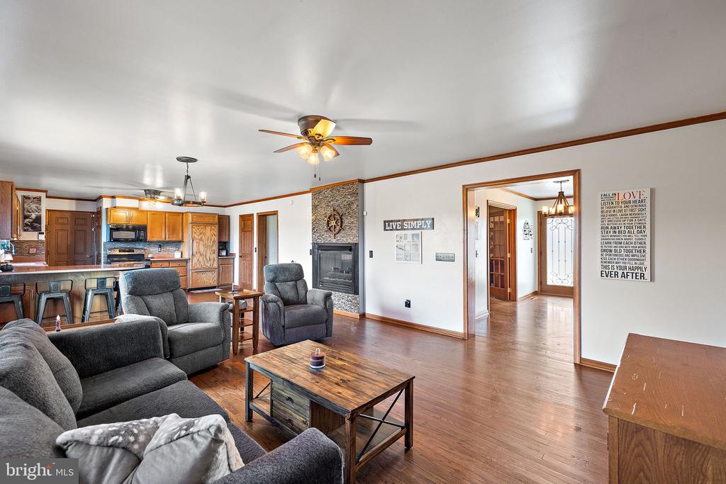 208 Manor Dr