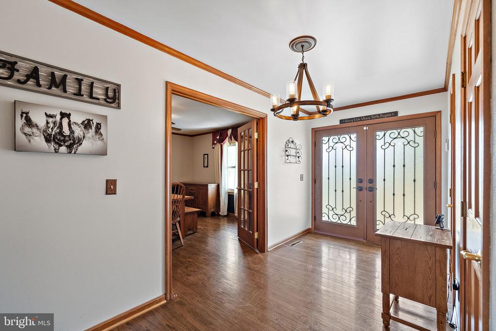 208 Manor Dr