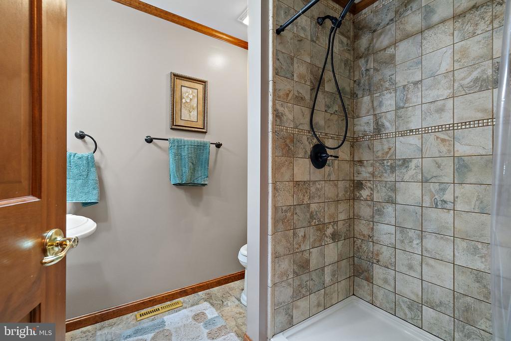 208 Manor Dr