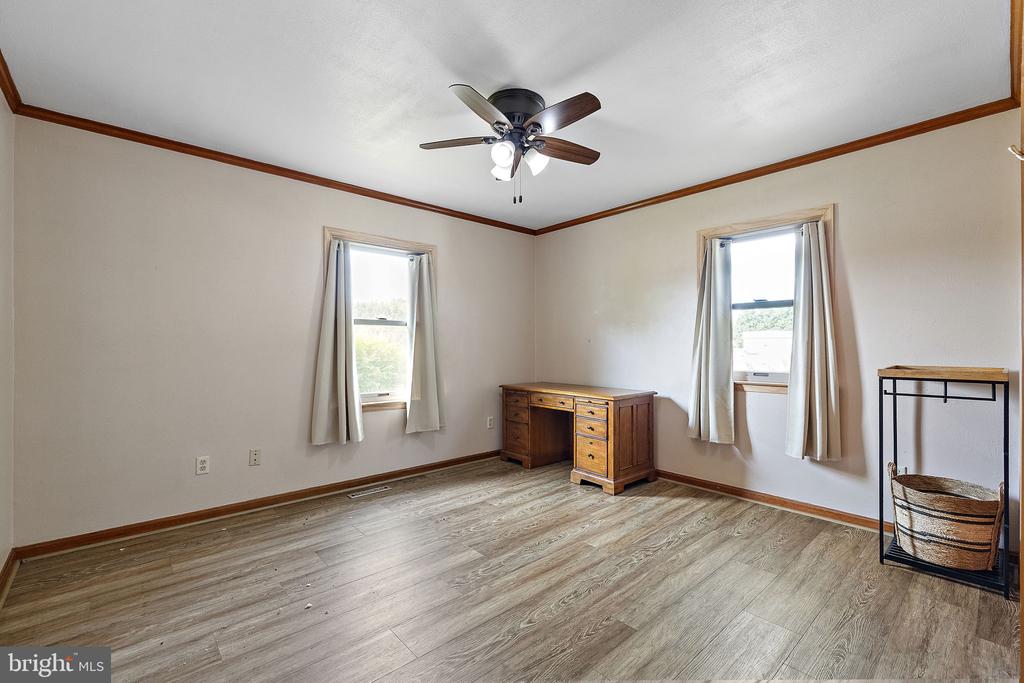 208 Manor Dr