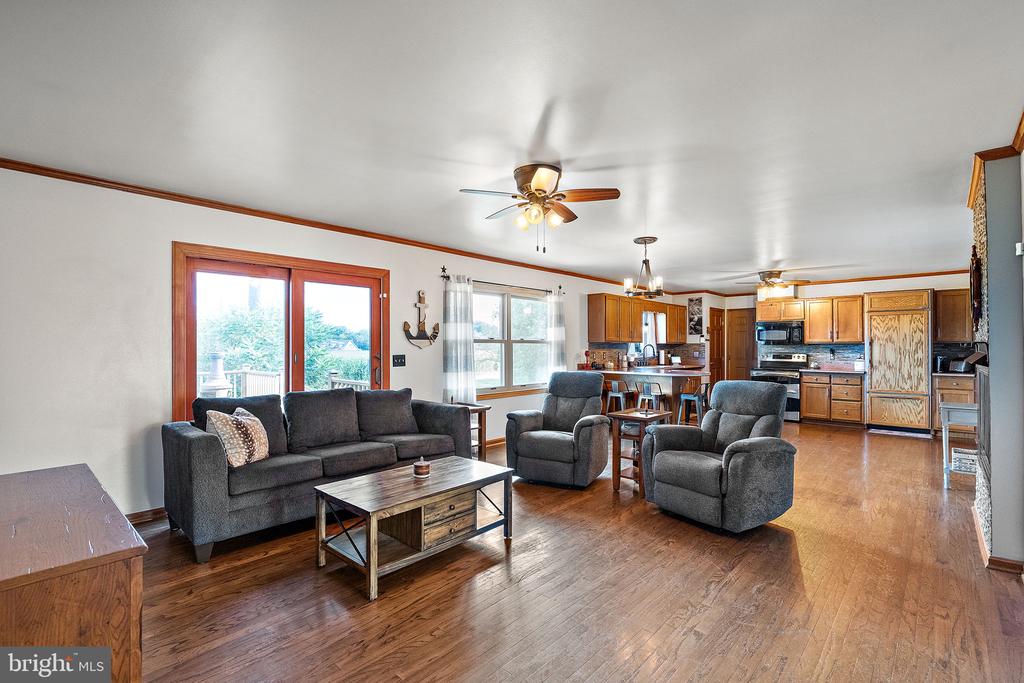 208 Manor Dr