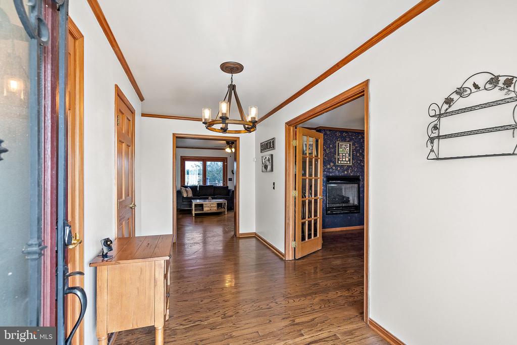 208 Manor Dr