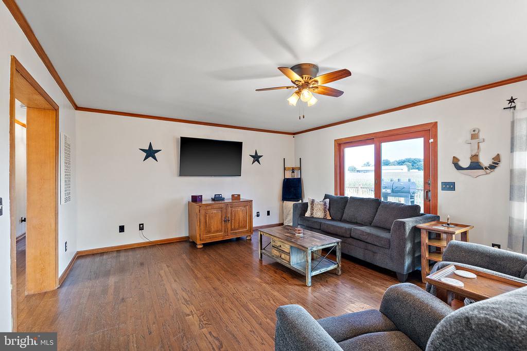 208 Manor Dr