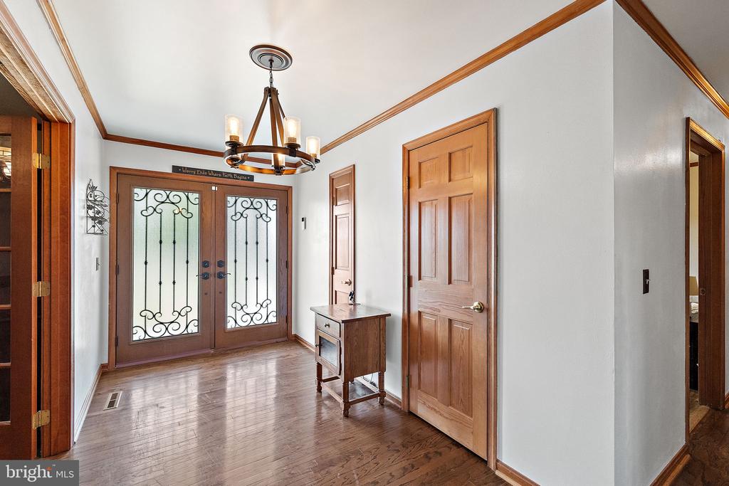 208 Manor Dr