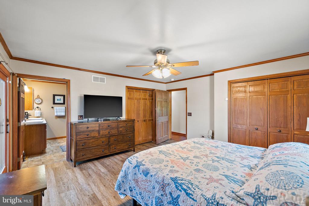 208 Manor Dr
