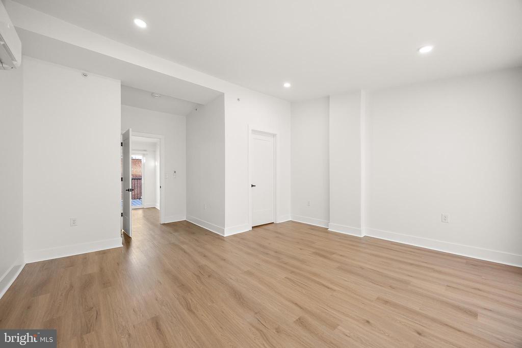 831 N TATNALL ST #201