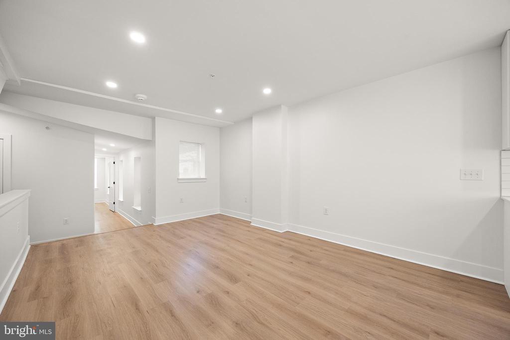 831 N TATNALL ST #201
