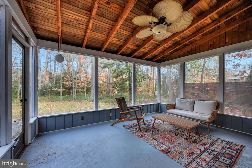 207 Hitching Post Dr