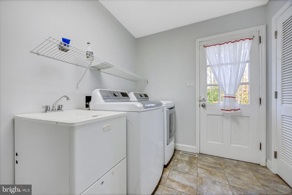 207 Hitching Post Dr